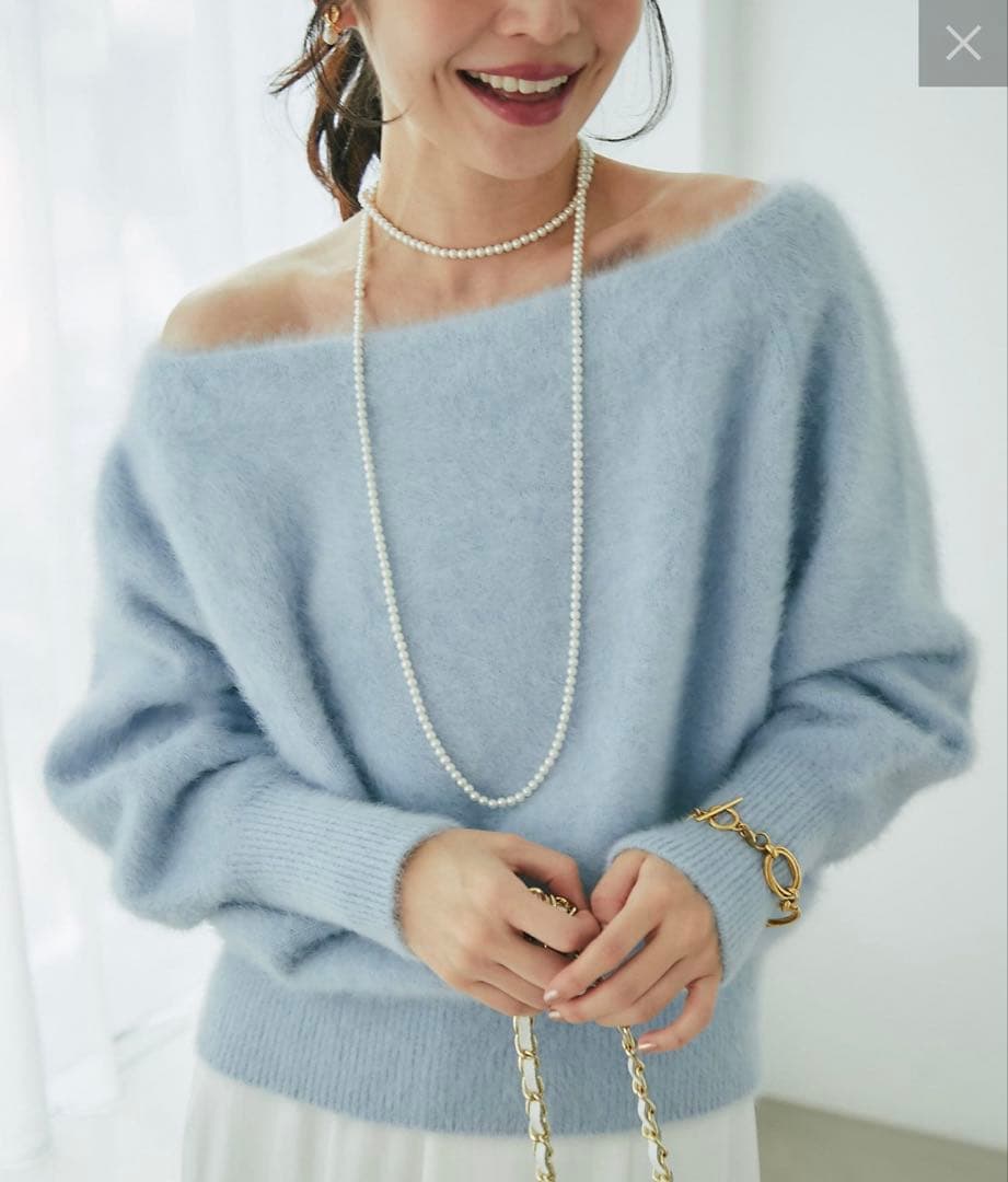 【美品】ラブティックボンボン　ヘアリーウールカシミア混オフショルニット