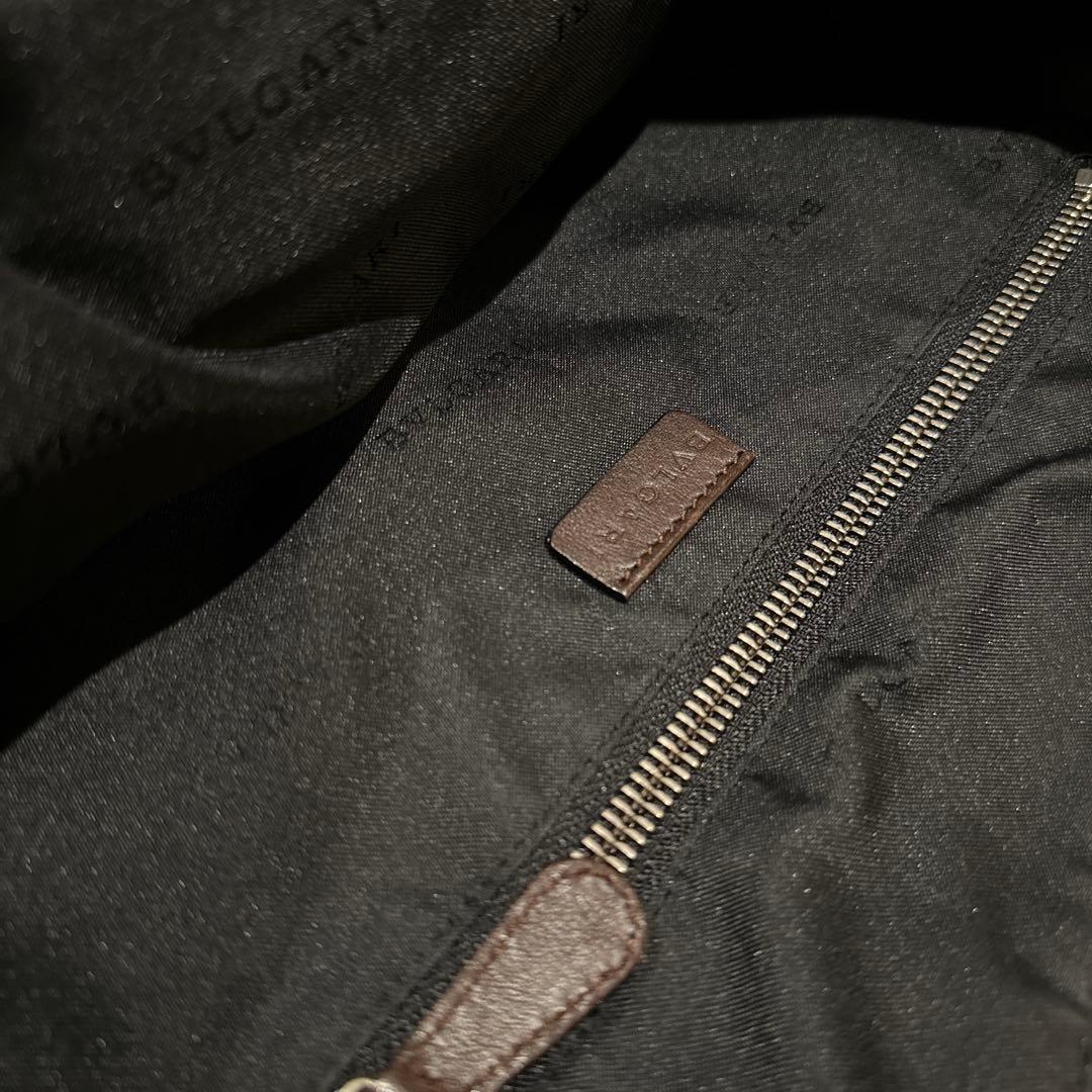 ブルガリ　シンプルな大きめトートバッグ　マチ無し　ビジネス