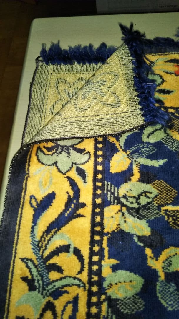 ペルシャ絨毯の 虎の敷物