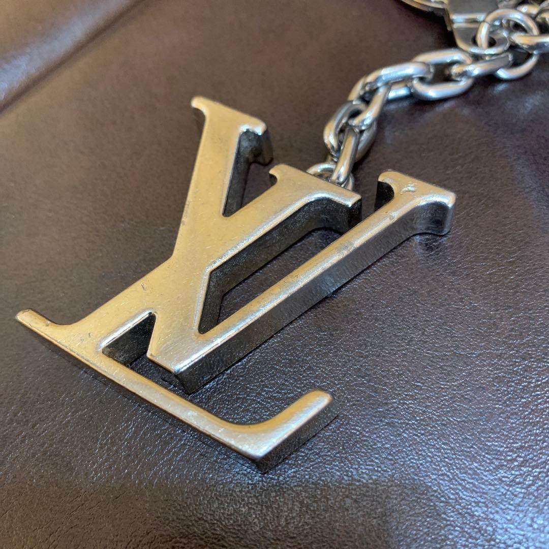 ルイヴィトン キーホルダー イニシャル LV チャーム　M65071