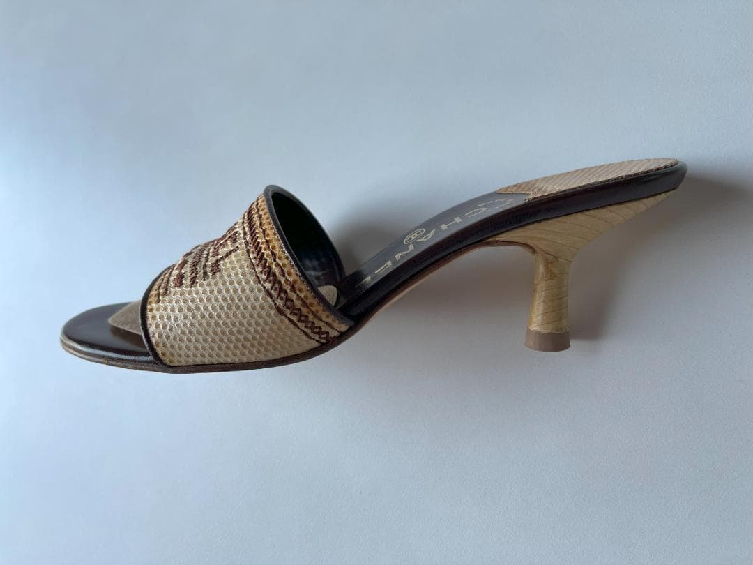 【美品】ＣＨＡＮＥＬ　可愛いロゴ　サンダル・ミュール38　ヒールメンテ済