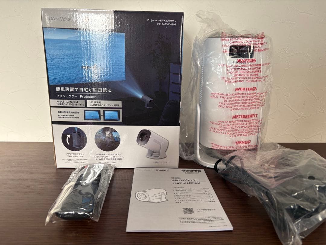 コンパクトプロジェクター ニトリ　美品