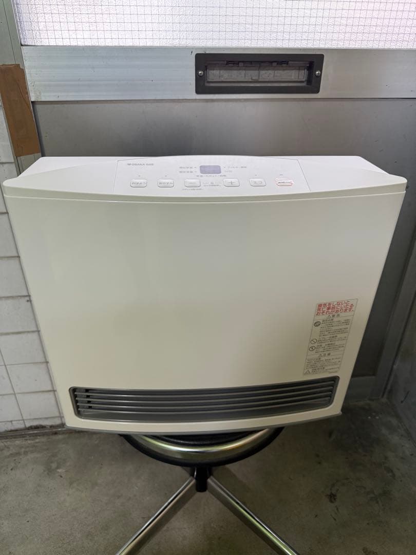 新品 未使用 【引取り限定】ガスファンヒーター ホース付き GFH-4005S