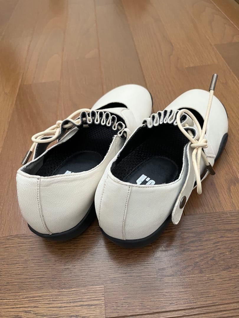 再値下げ未使用　センソユニコ　ホワイト本革　23センチ