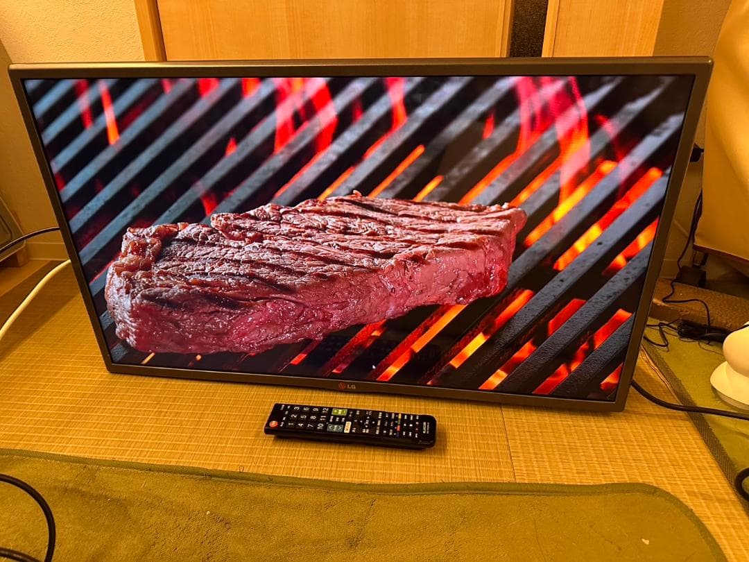 LG 32型テレビ32LB5810　2015年製　スタンド無　映り綺麗極美品！