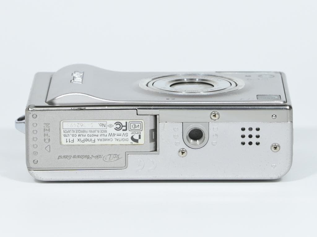 フジフイルム　FUJIFILM FinePix F11