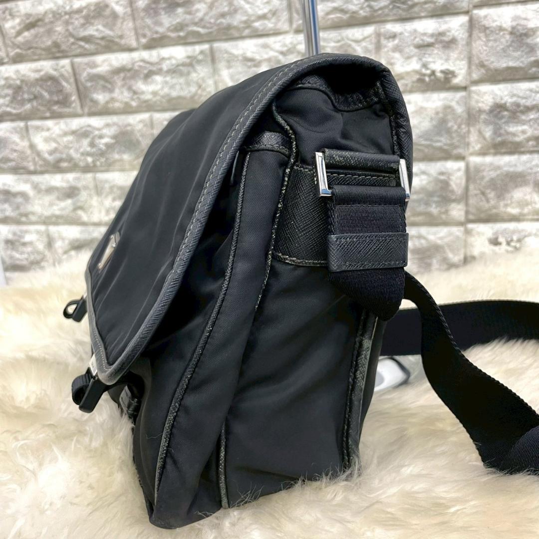 PRADA　プラダ　ナイロン　メッセンジャーバック　ロゴプレート　ブラック