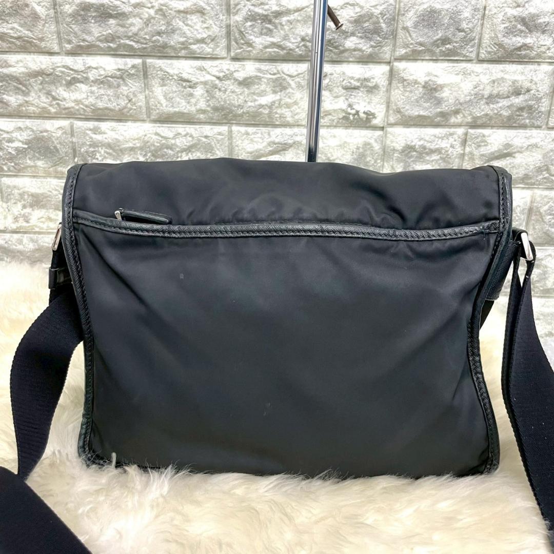 PRADA　プラダ　ナイロン　メッセンジャーバック　ロゴプレート　ブラック