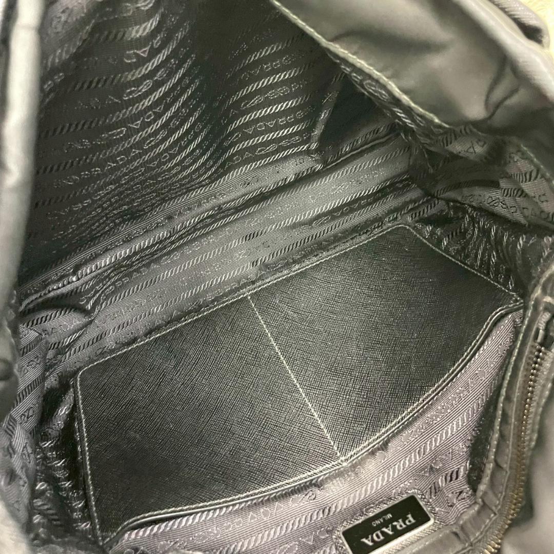 PRADA　プラダ　ナイロン　メッセンジャーバック　ロゴプレート　ブラック