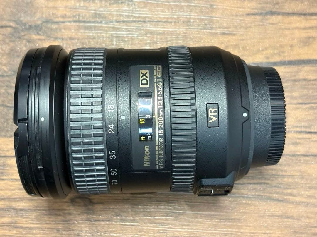 Nikon D7100　AF-S NIKKOR 18-200mm セット