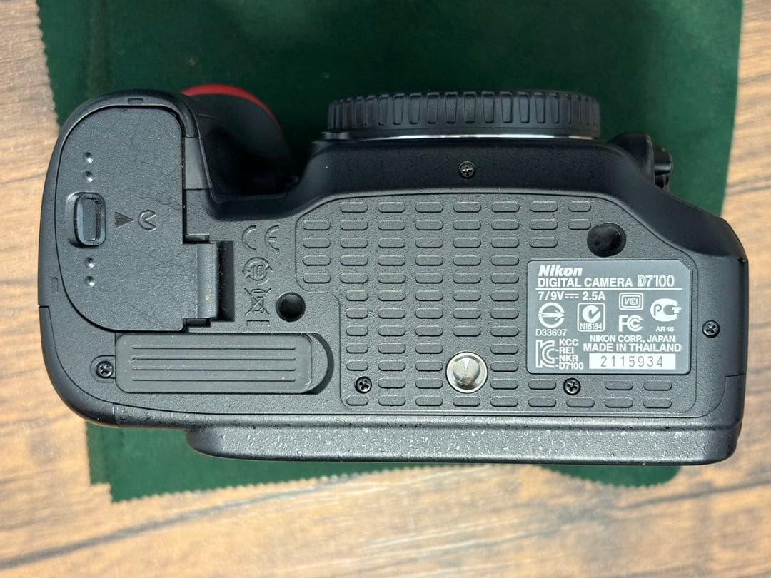 Nikon D7100　AF-S NIKKOR 18-200mm セット