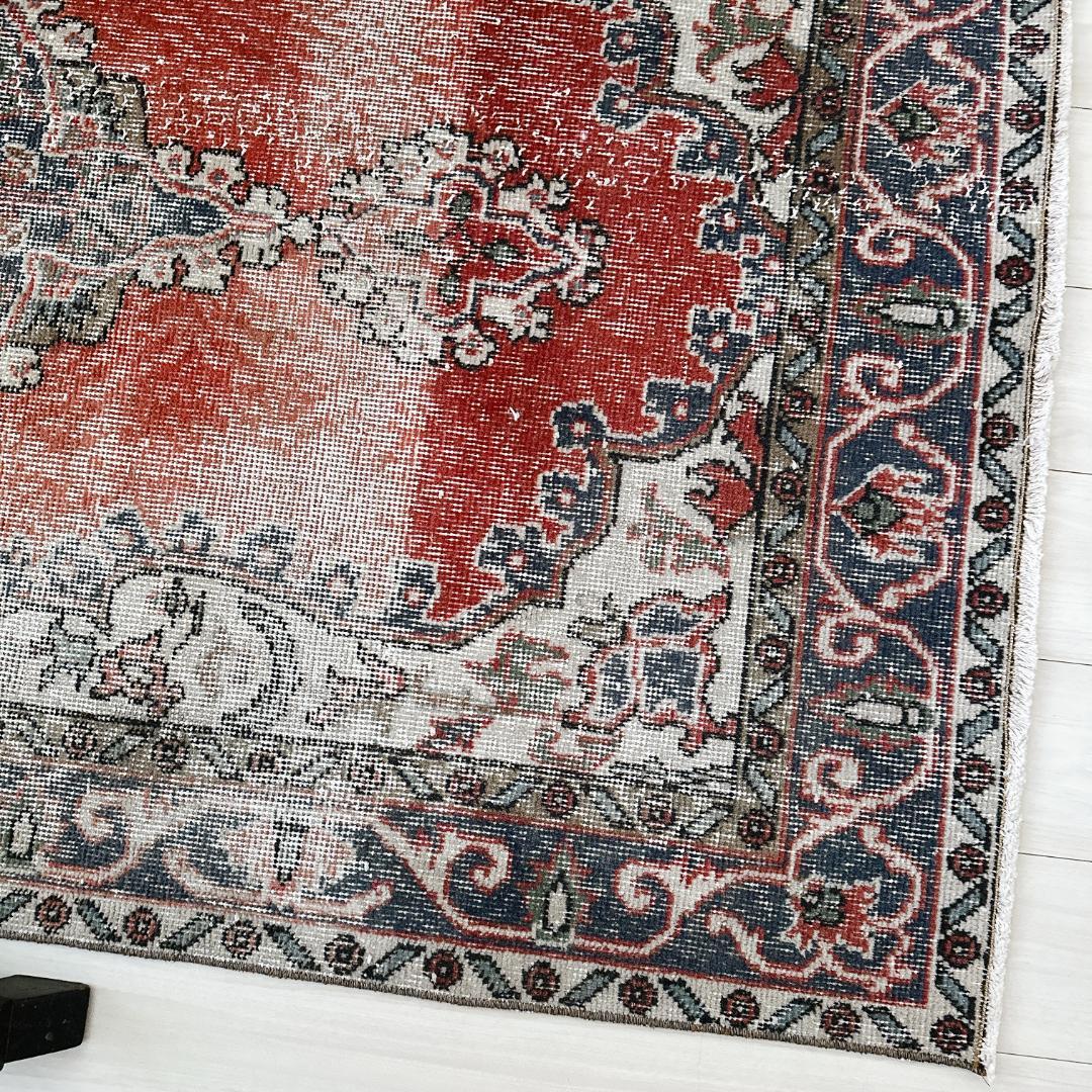 トルコ ヴィンテージラグ A120 レッド ネイビー カーキグリーン