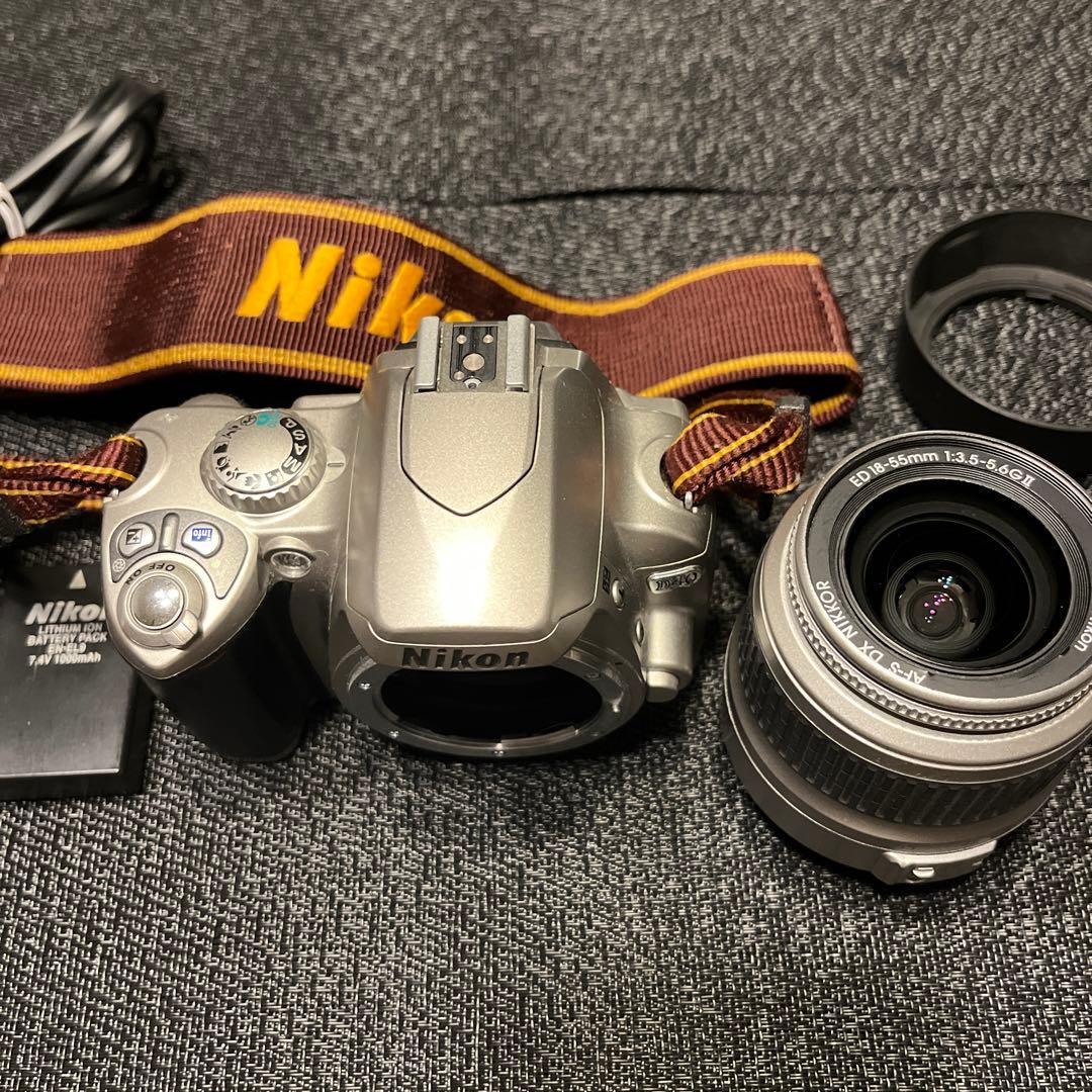 Nikon D40 デジタル一眼レフカメラ シルバー18-55mmレンズ付き