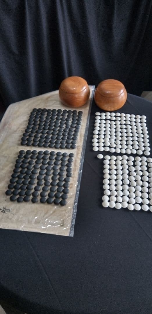 蛤白石 181個 、那智黒石、189個欅木製ボウル2個セット