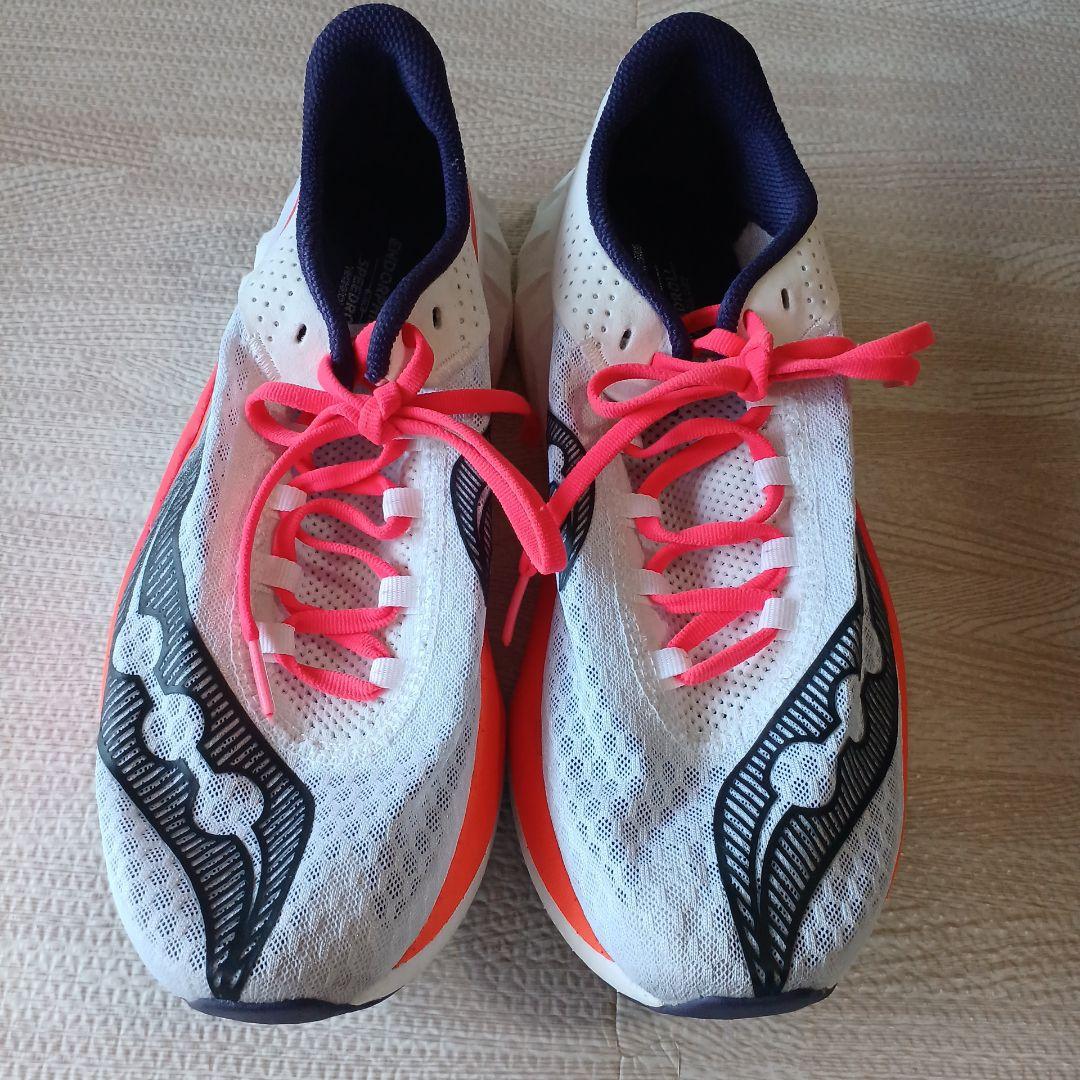美品26.5サイズSaucony ランニングシューズ ホワイト/オレンジ/ピンク