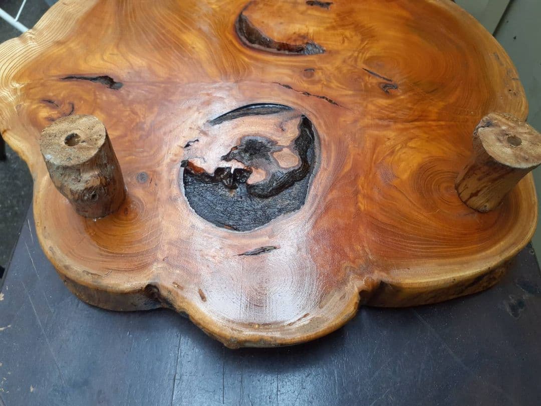 無垢材 自然な形状の座卓