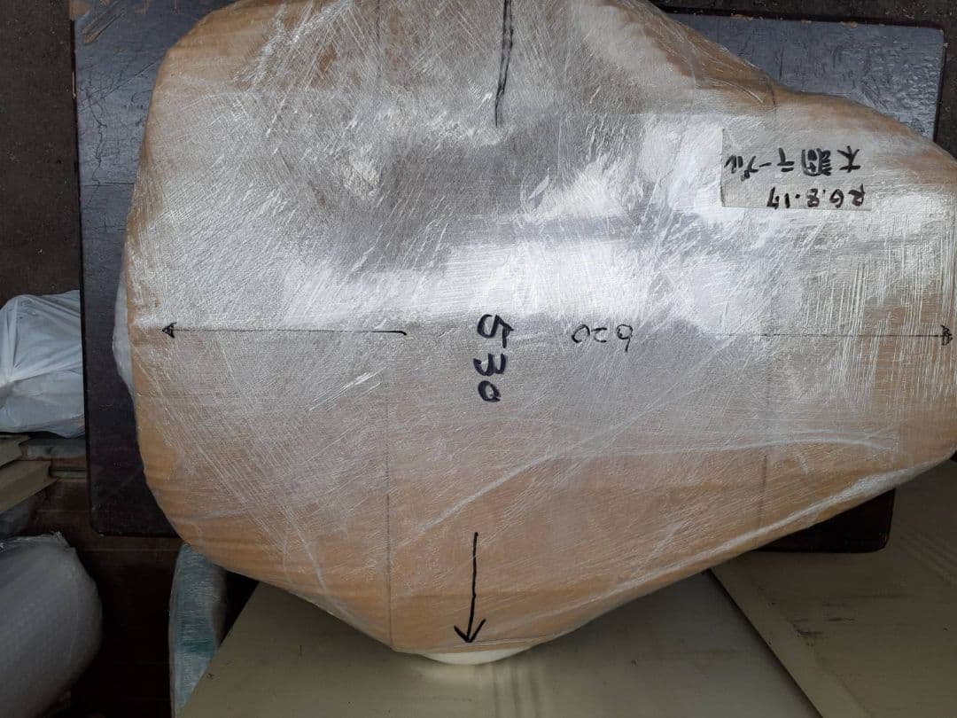 無垢材 自然な形状の座卓