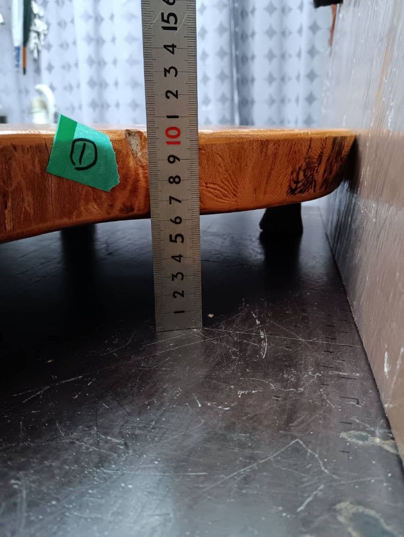 無垢材 自然な形状の座卓