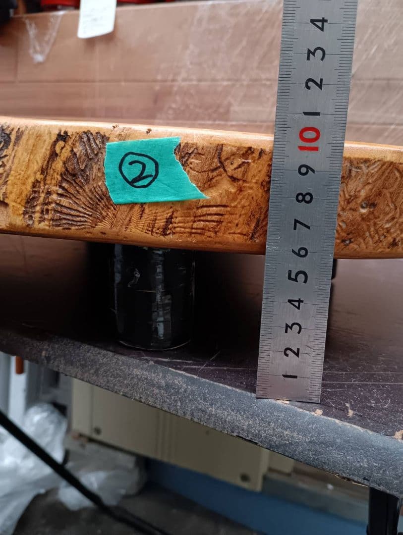 無垢材 自然な形状の座卓