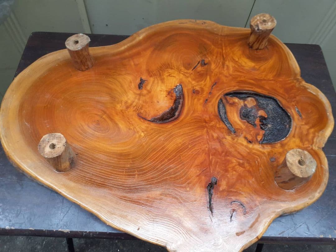 無垢材 自然な形状の座卓