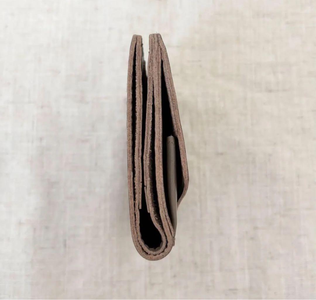 美品イルビゾンテ ボックスフラップスクエアウォレット 折り財布　グレー