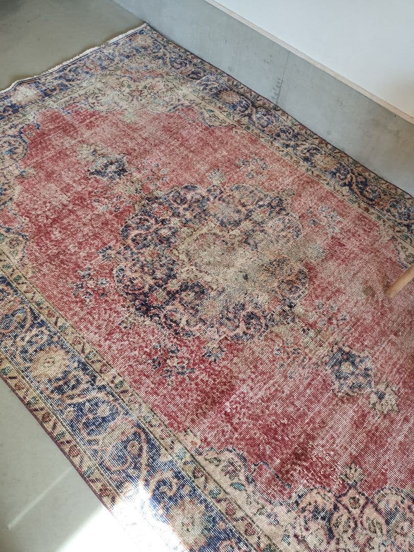 大判/シャビーレッドとネイビーの端正なヴィンテージトルコラグNo.729