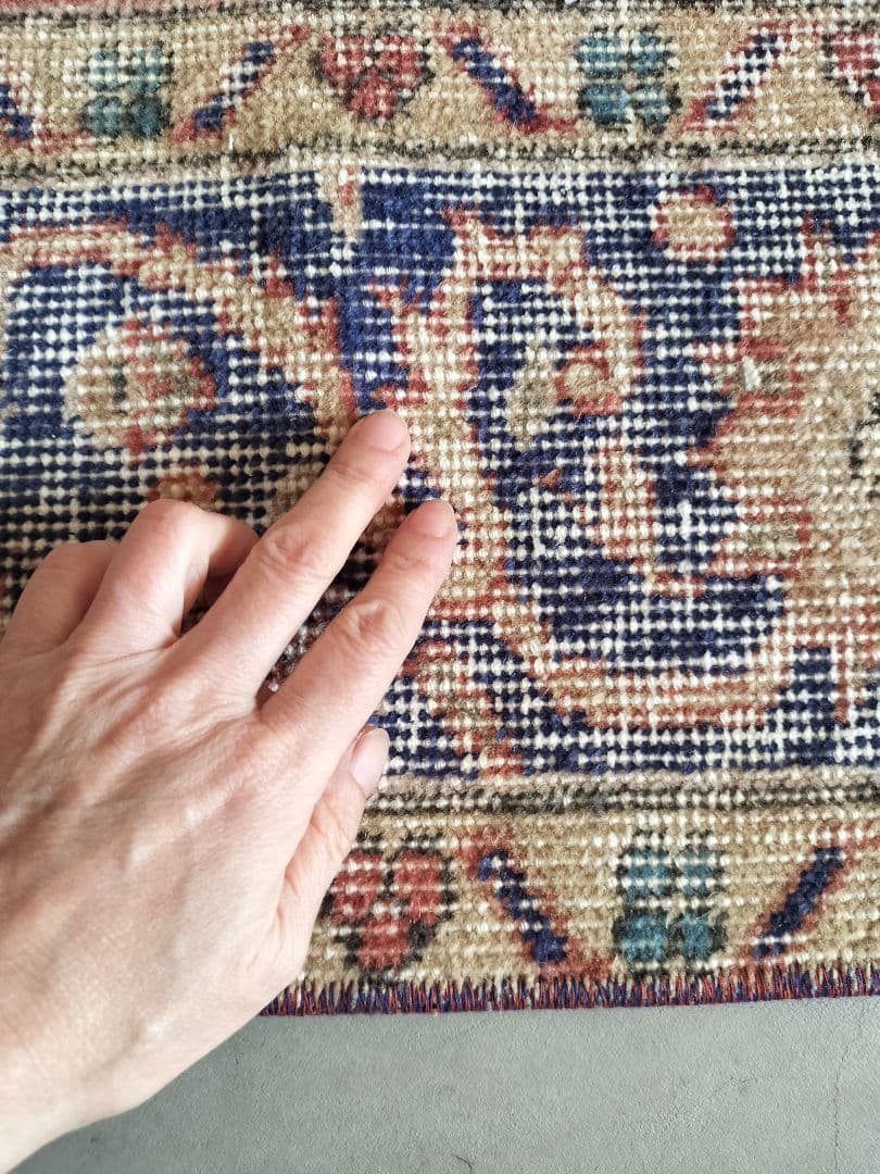 大判/シャビーレッドとネイビーの端正なヴィンテージトルコラグNo.729