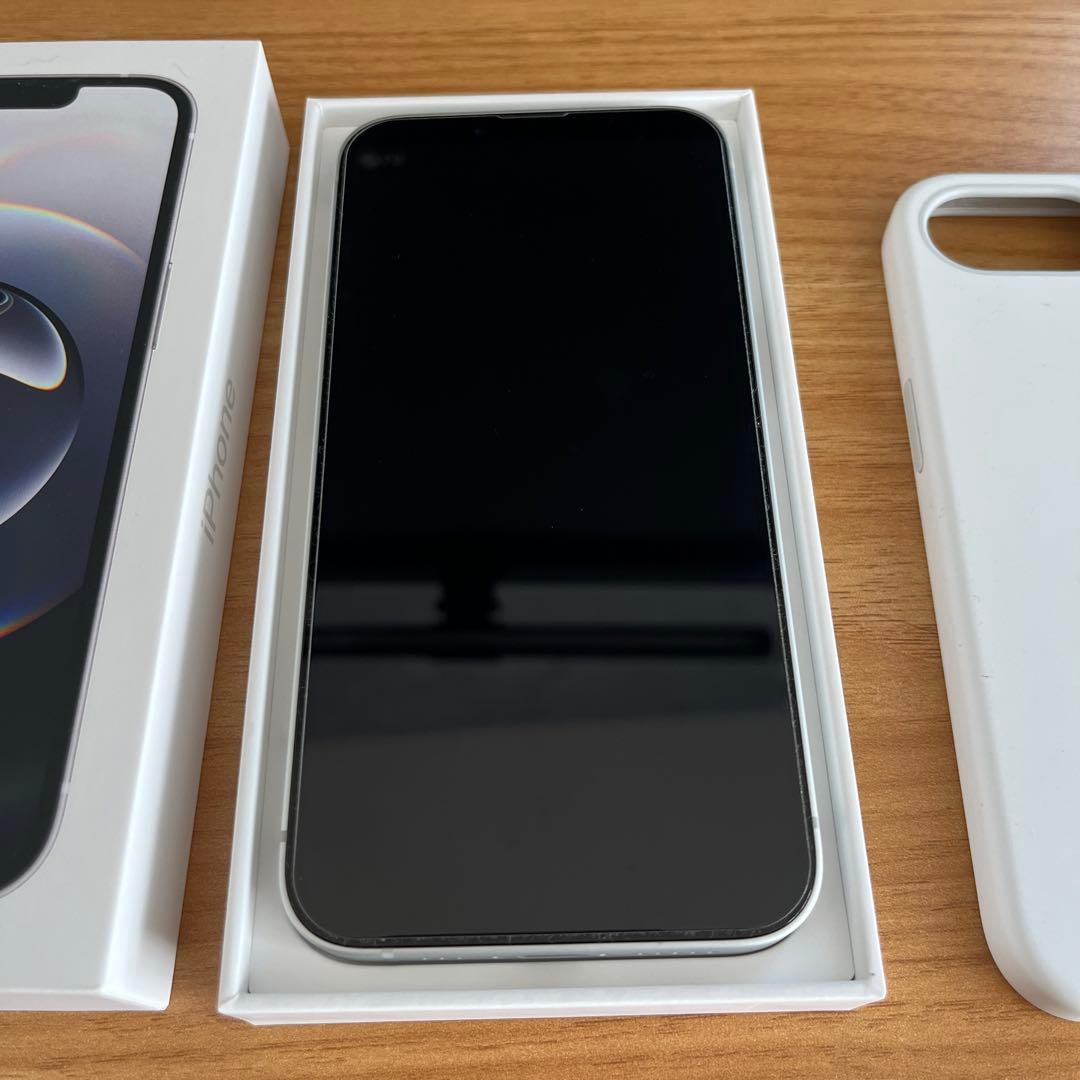 iPhone16e 本体 128GB ホワイト Apple純正ケース付き