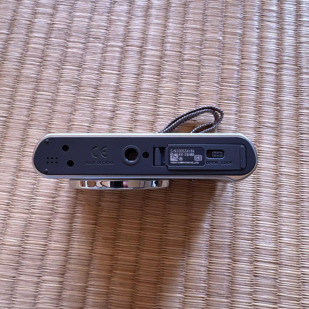 CASIO EXILIM 12倍ズーム デジタルカメラ　今日だけ値下げ