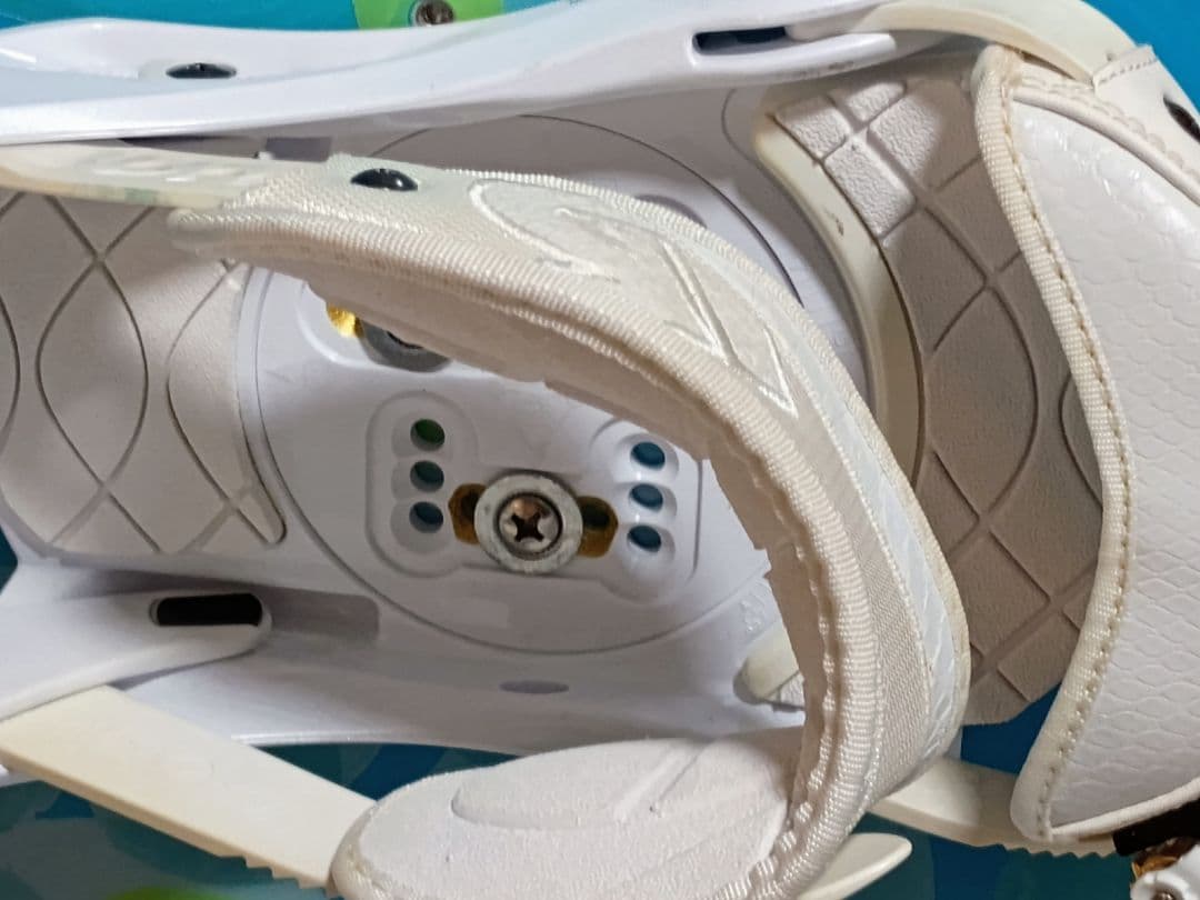 m*o様 Burtonスノーボード　✕　ビンディングcustom　レディース