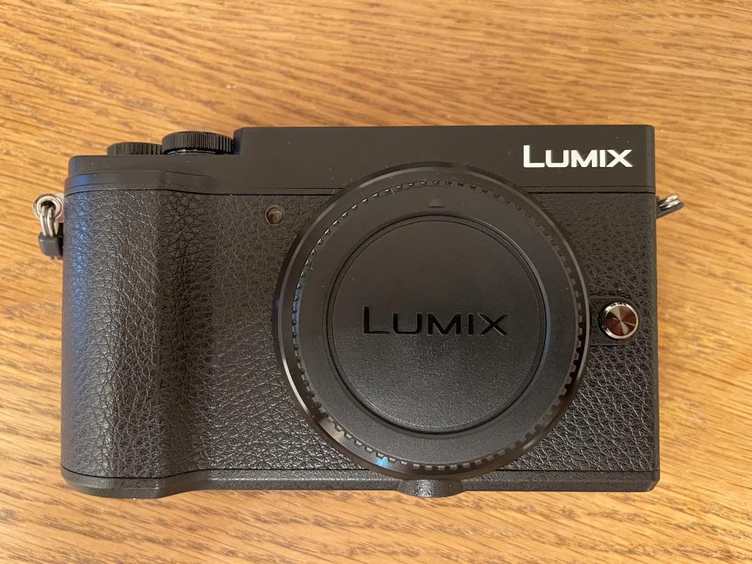 LUMIX GX7 Mark III　標準ズームレンズ、別売のチャージャー付属