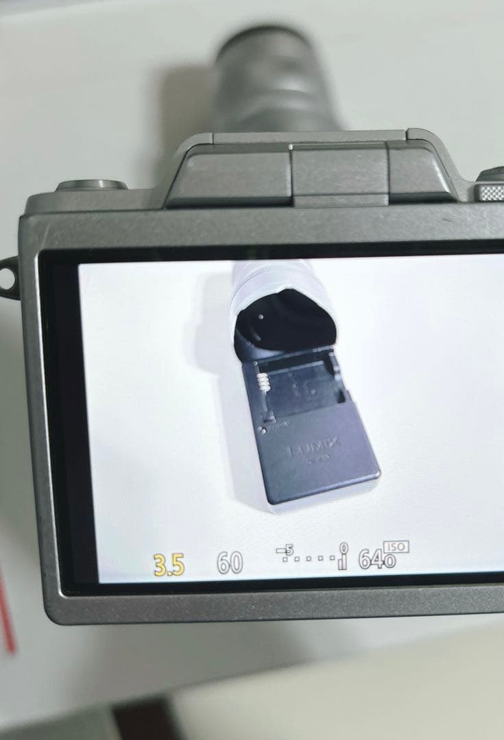 Panasonic LUMIX DMC-GF7W（シルバー、ダブルレンズキット）