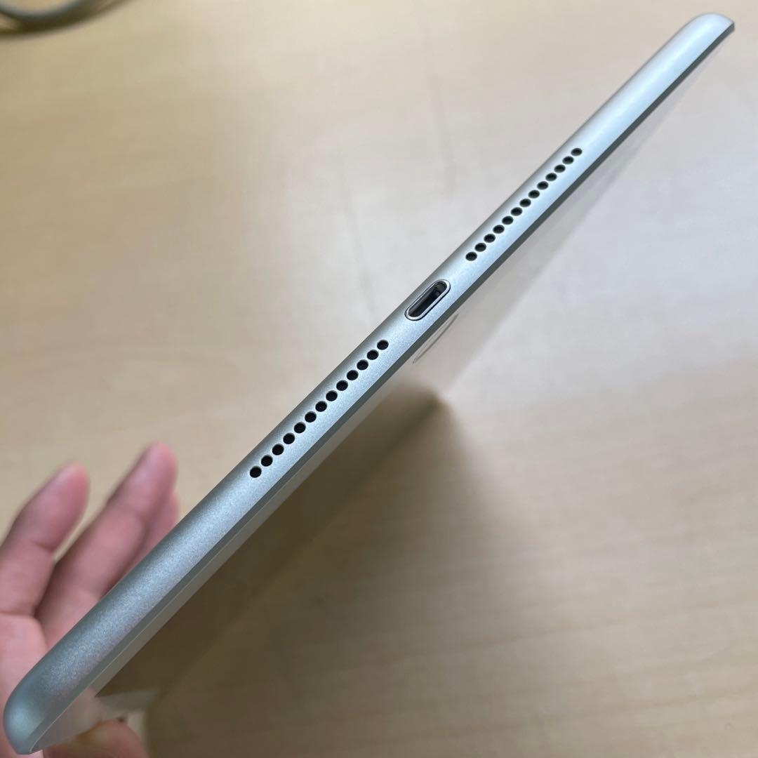 iPad 第6世代　A1893　Wi-Fiモデル　シルバー　32GB 超美品#4