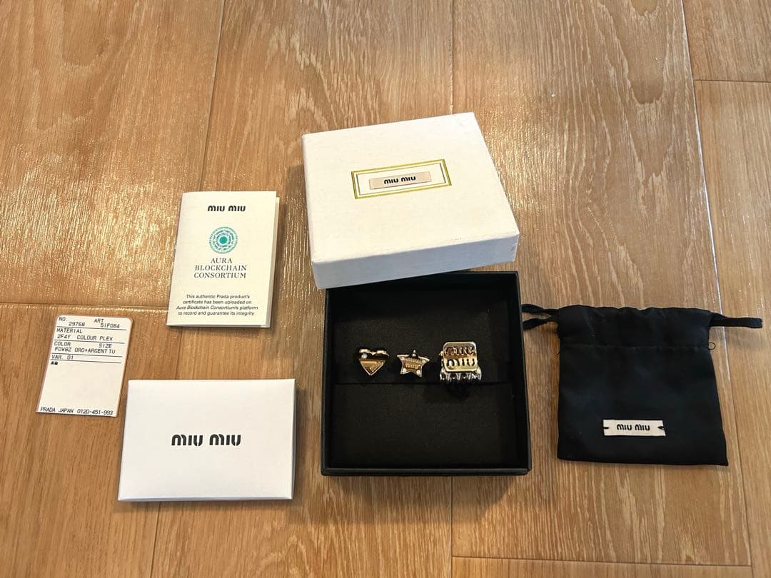 E*a様 miu miu ミニヘアクリップ
