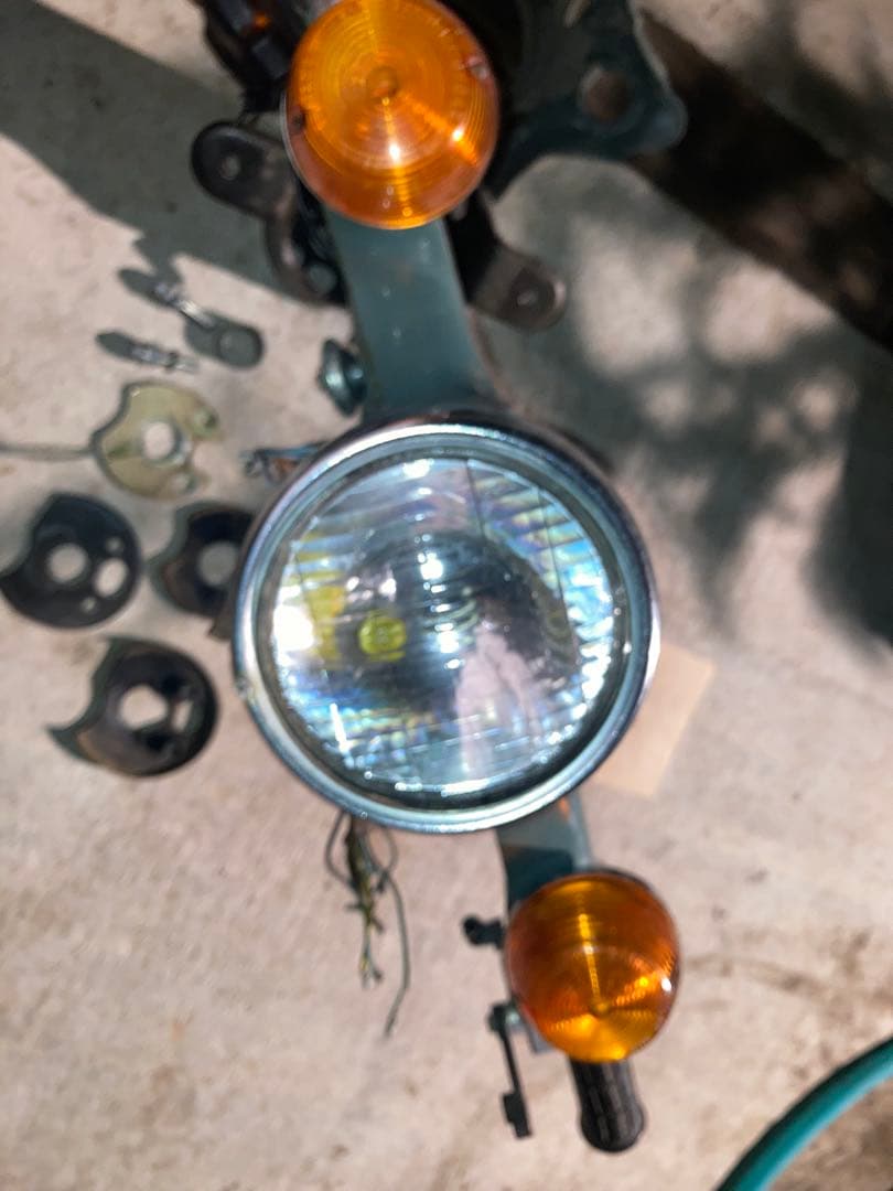カブC5050 6V車 ハンドル周りとテールレンズ等