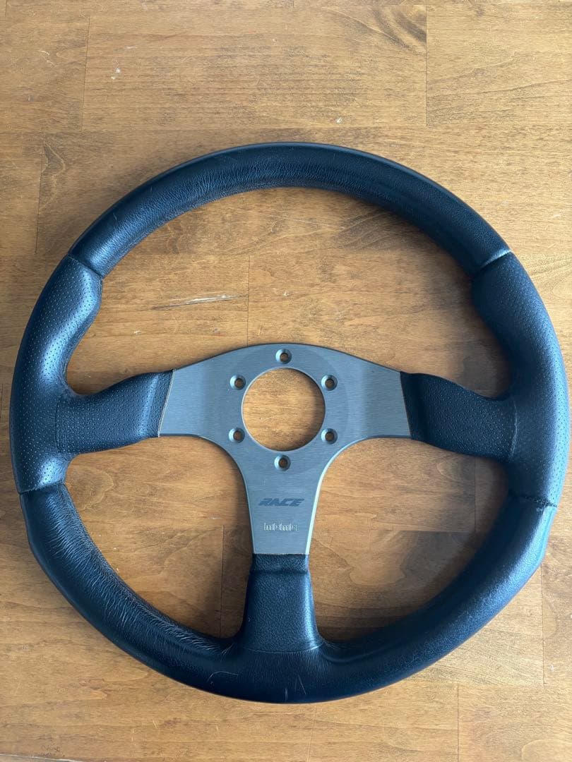 MOMO ステアリング RACE (350mm)