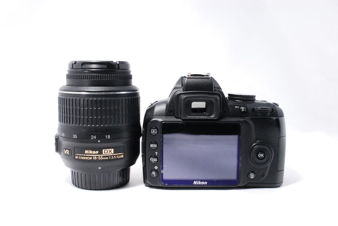 持ち歩き楽々❤️Nikon D3000❤️軽量ボディ✨一眼レフカメラ