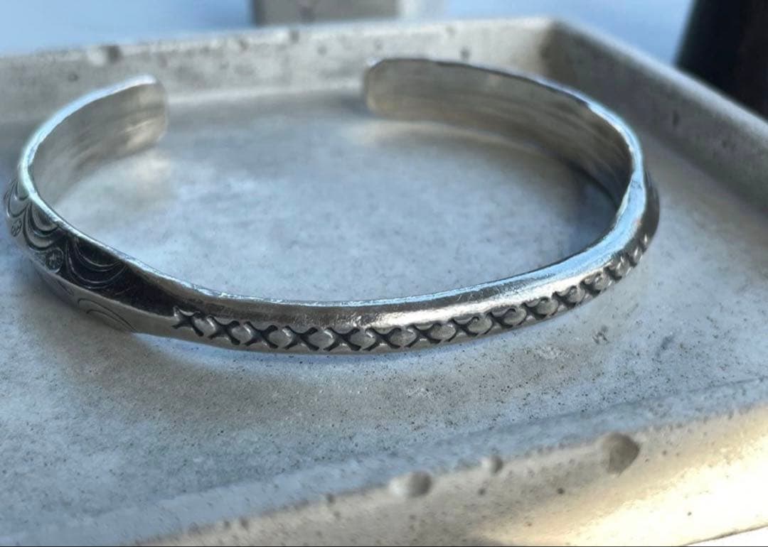 カレンシルバ 波模様カフブレスレット バングル 高純度 腕輪 エスニック お守り