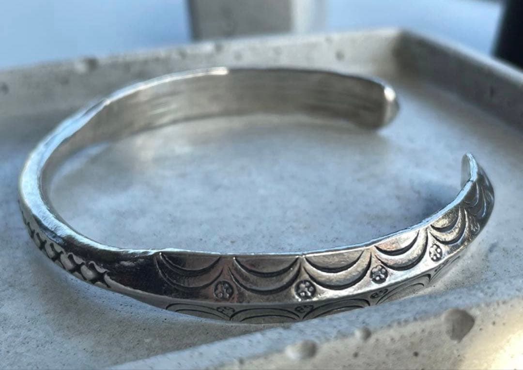 カレンシルバ 波模様カフブレスレット バングル 高純度 腕輪 エスニック お守り