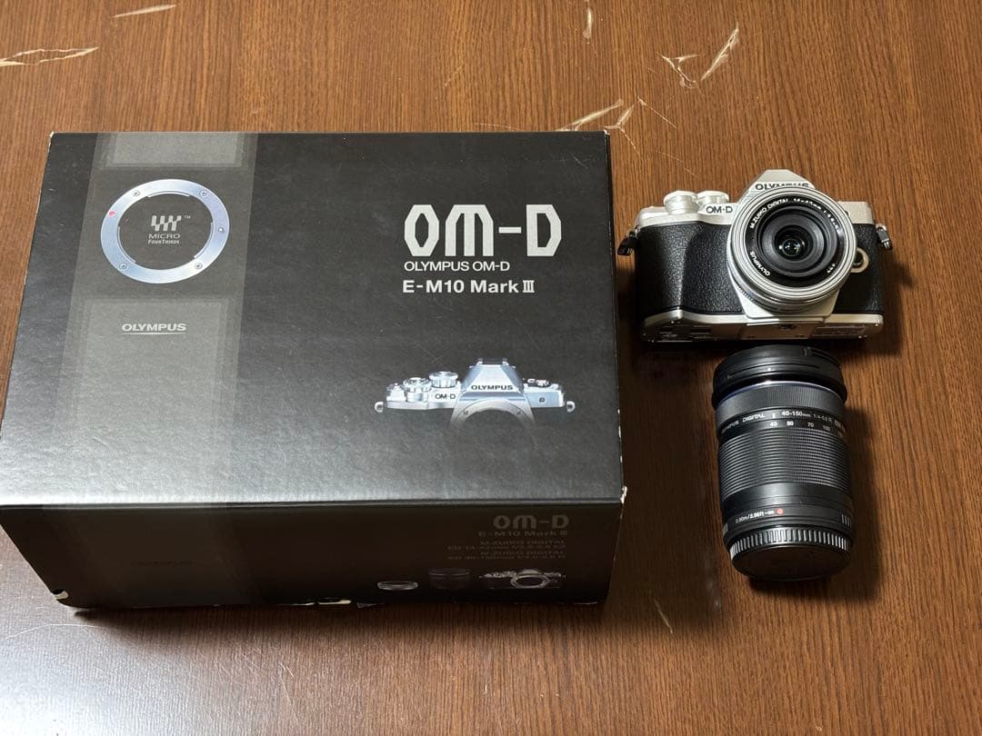 オリンパス OM-D E-M10 Mark III EZダブルズーム 液晶割れ有