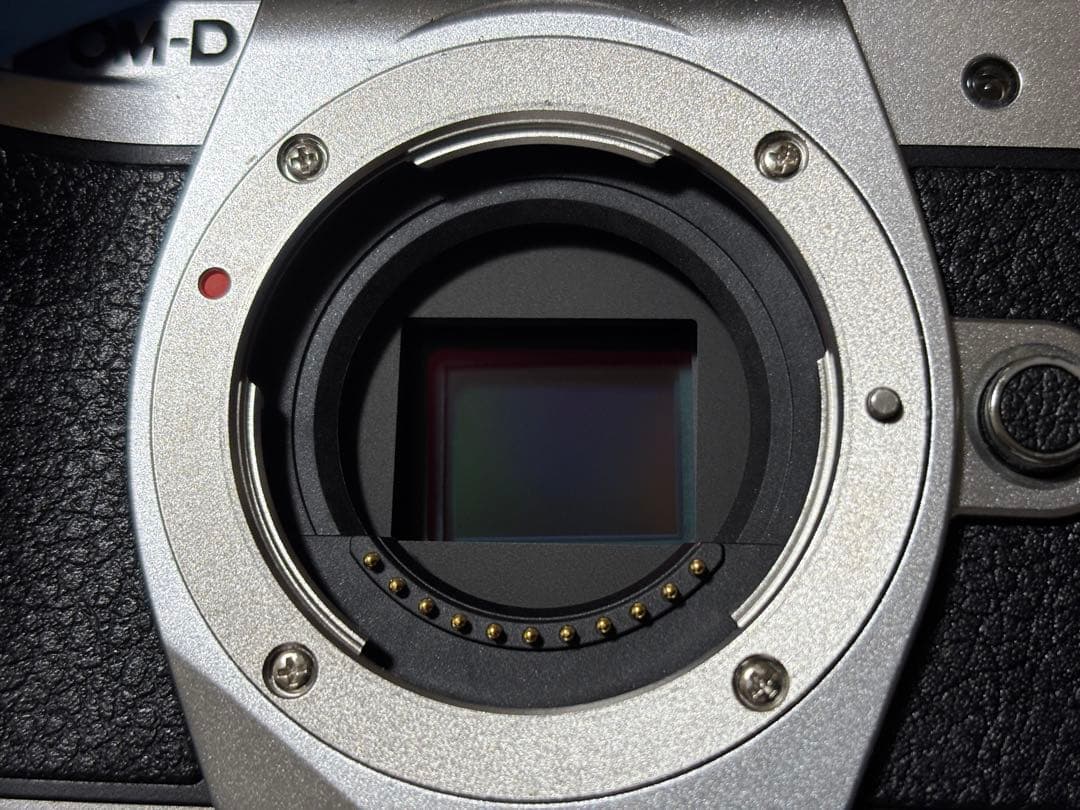 オリンパス OM-D E-M10 Mark III EZダブルズーム 液晶割れ有