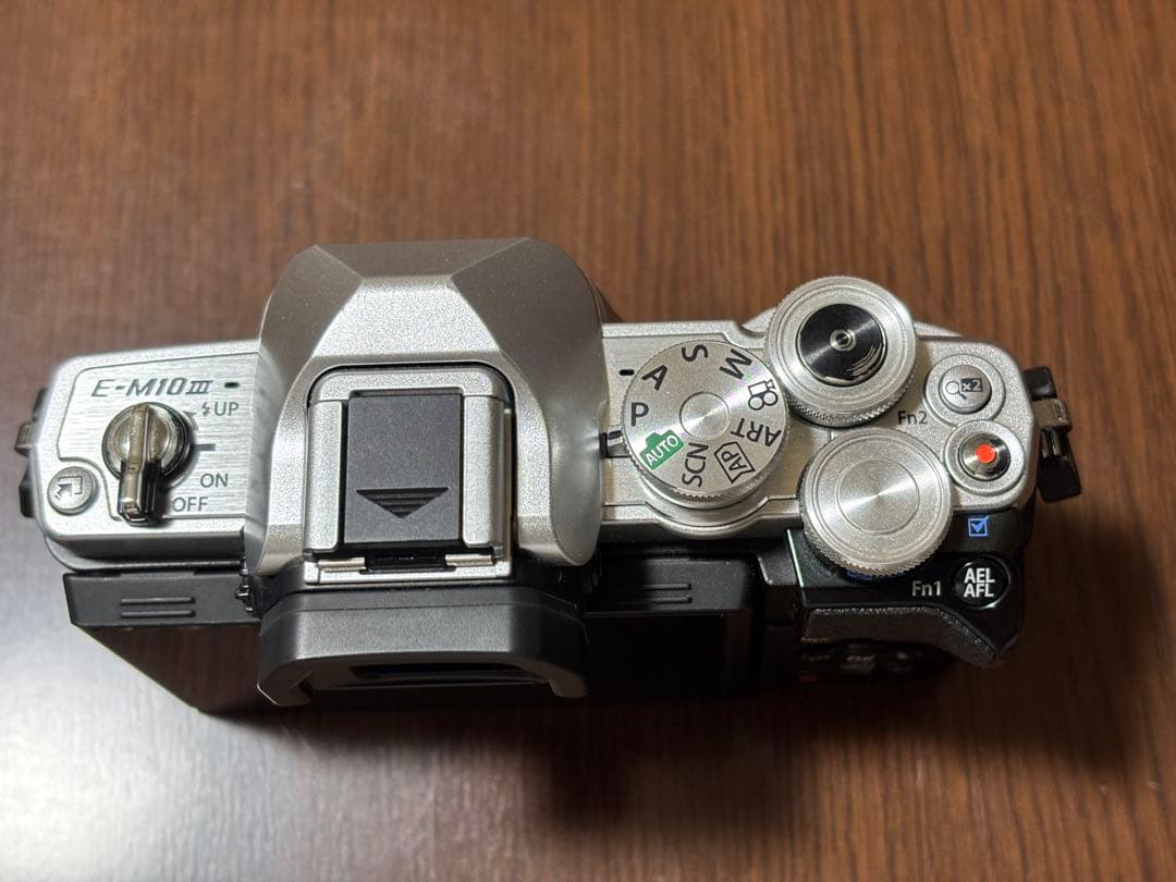 オリンパス OM-D E-M10 Mark III EZダブルズーム 液晶割れ有