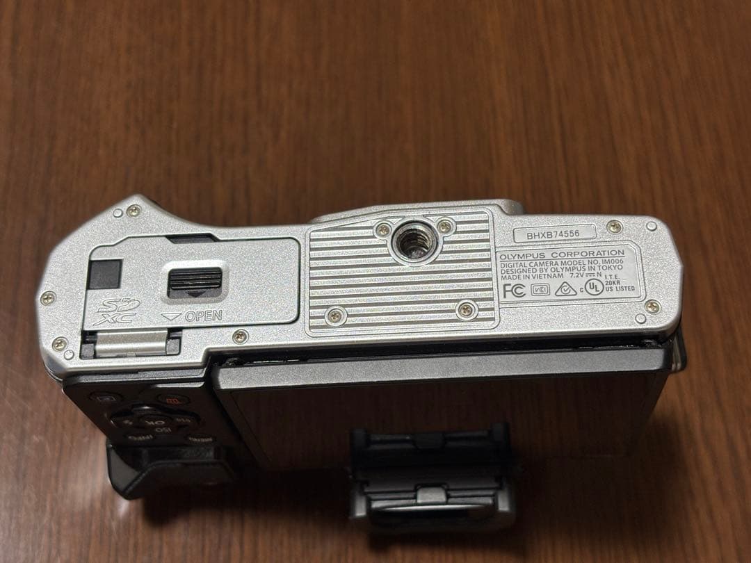 オリンパス OM-D E-M10 Mark III EZダブルズーム 液晶割れ有