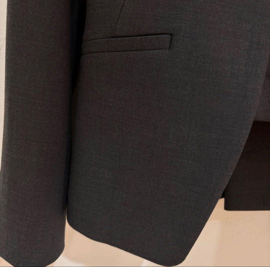 極美品　グリーンレーベル ノーカラー パンツスーツ38 グレー　洗える