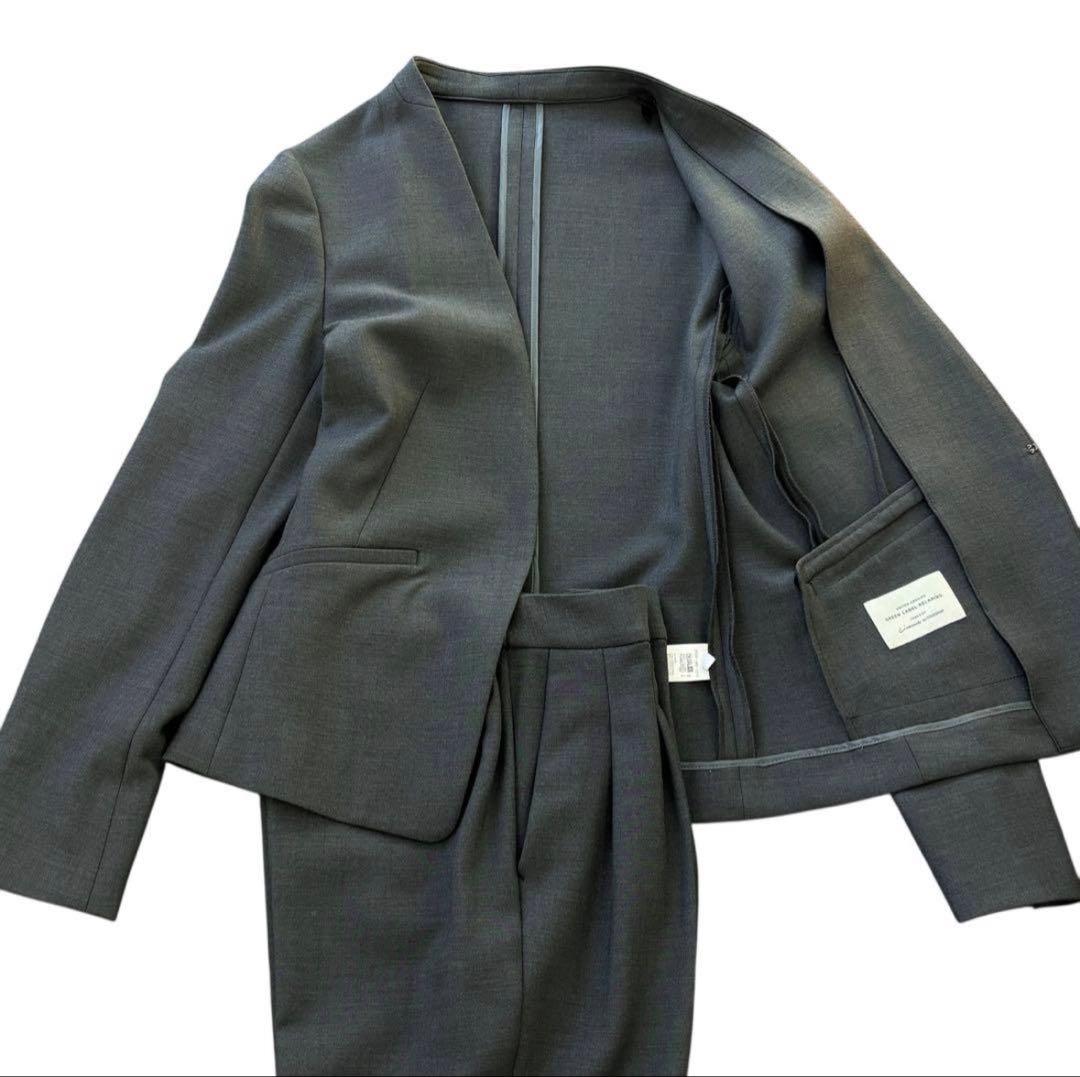 極美品　グリーンレーベル ノーカラー パンツスーツ38 グレー　洗える