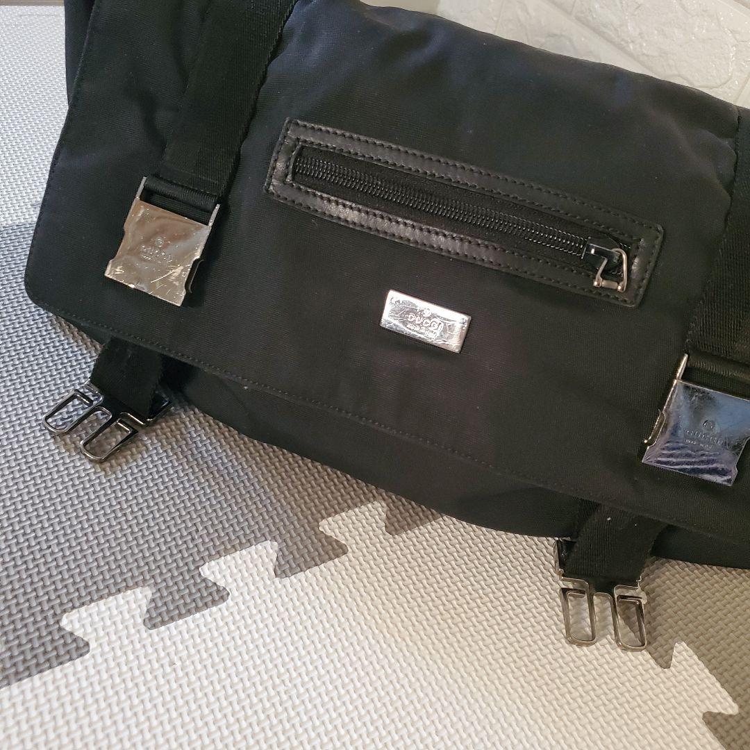 GUCCI　グッチ　ショルダーバッグ　斜め掛け　ナイロン