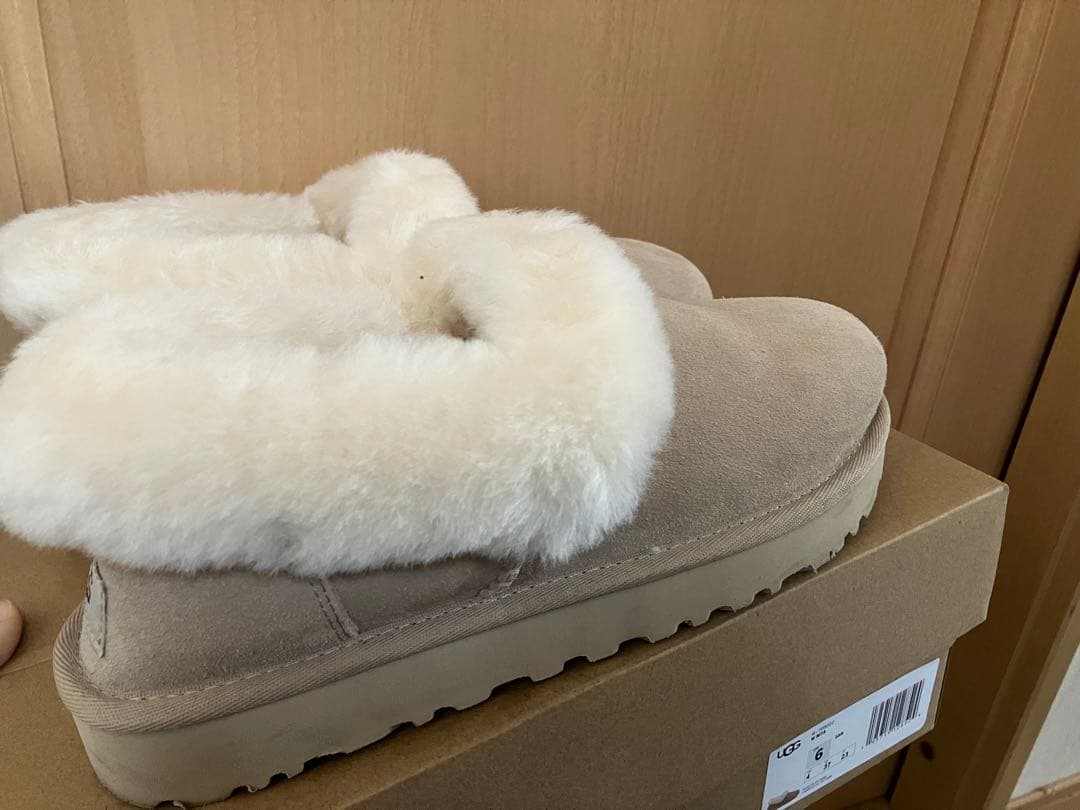 靴 UGG nita