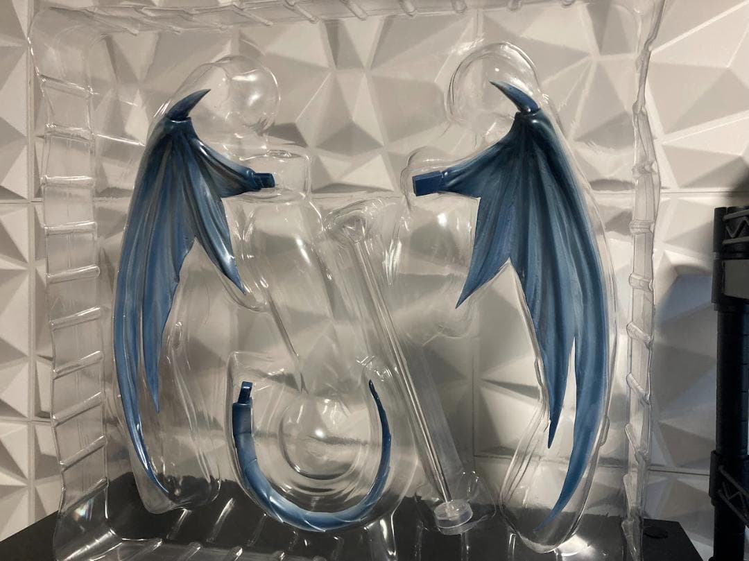 青眼の究極竜 フィギュア あみあみ　ブルーアイズ・アルティメットドラゴン