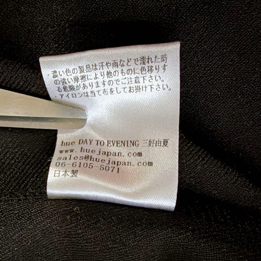 hue DAY TO EVENING ワンサイドパール ペプラムブラウス