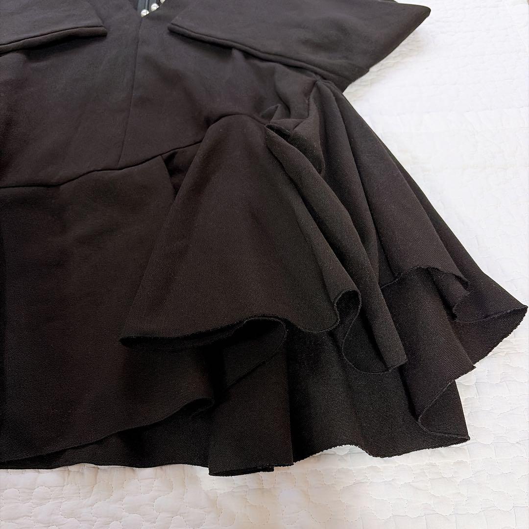 hue DAY TO EVENING ワンサイドパール ペプラムブラウス